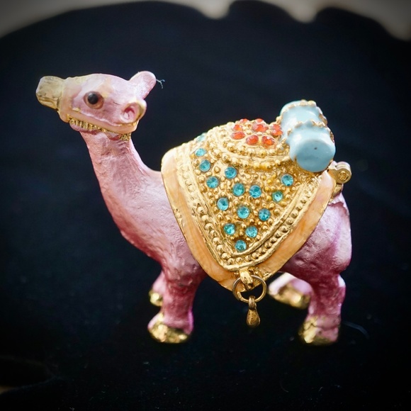 Cute Pink Camel Ring Protector - Picture 1 of 8